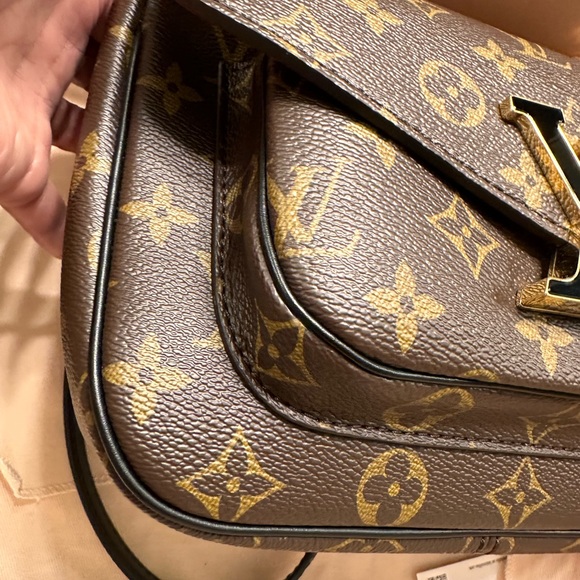 Authentic Louis Vuitton Passy - Picture 3 of 16